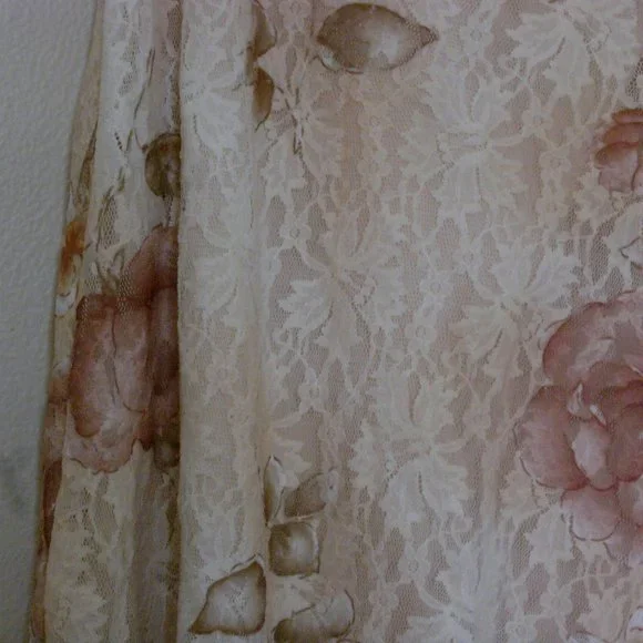 Charlotte Russe Beige and Pink Lace Floral Skirt Size M - Picture 5 of 7